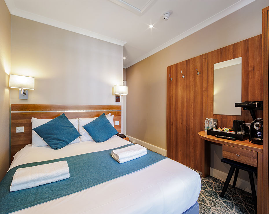 DOUBLE ROOM