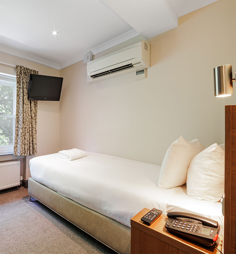 SINGLE ROOM